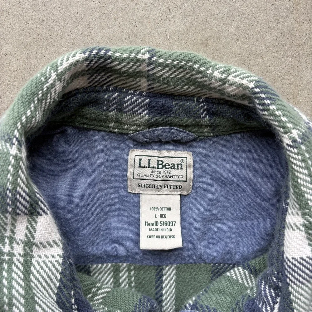 LL Bean Flannel Shirt Jacket Size Large Slightly Fitted Green Navy Plaid Lined